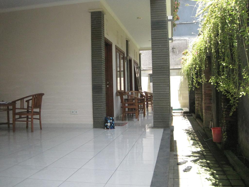 Отель Pondok Mirah Кута Экстерьер фото